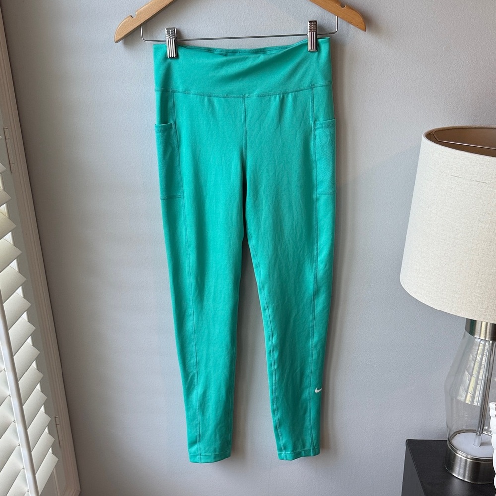 Nike Dri-Fit Aqua Stash Pocket 7/8 Length Leggings